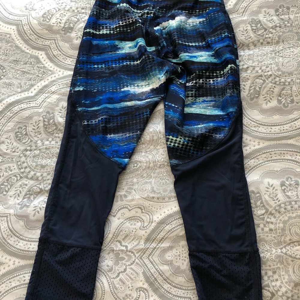 MARIKA blue 3/4 length legging with mesh detail